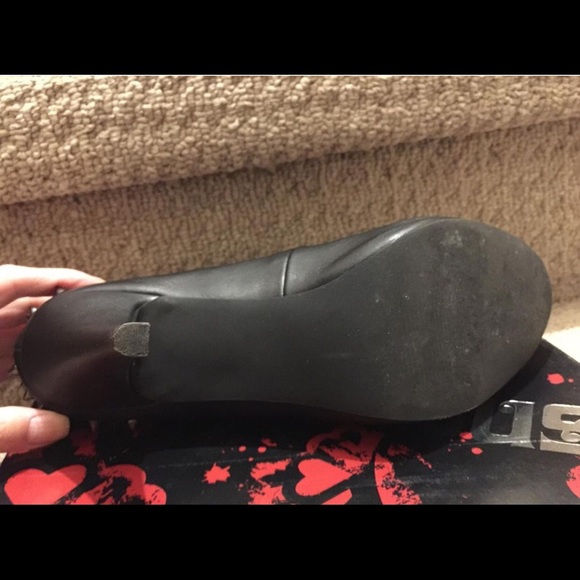 Fergalicious Grudge peep toe pumps size 8 - Picture 3 of 9